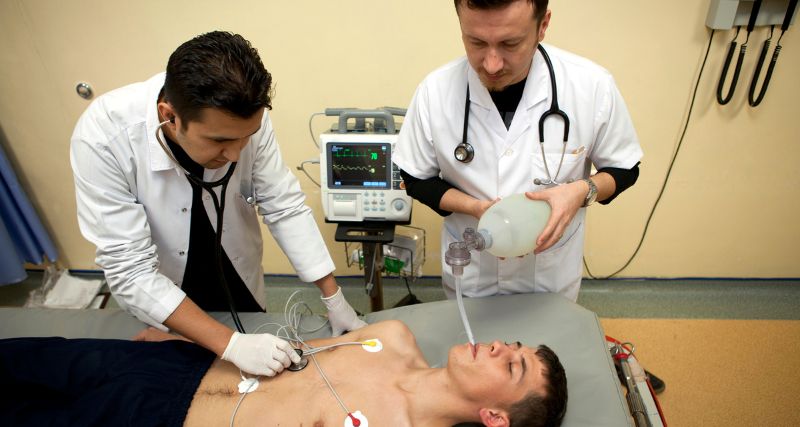 medicina, facultad de medicina, síntomas arritmias cardiacas, iseie, insuficiencia cardíaca, patologías cardíacas, ritmo cardíaco, pruebas diagnósticas, cardiólogos