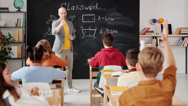 que-es-el-liderazgo-educativo-iseie